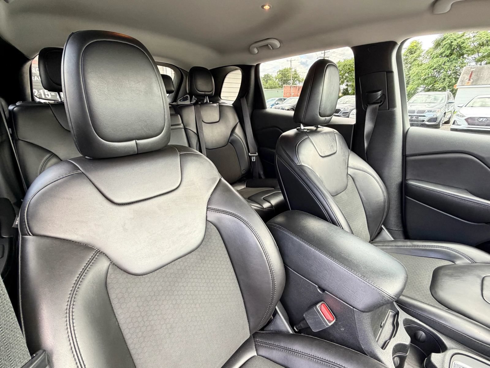 Used 2019 Jeep Cherokee Latitude Plus AWD/4WD image 42