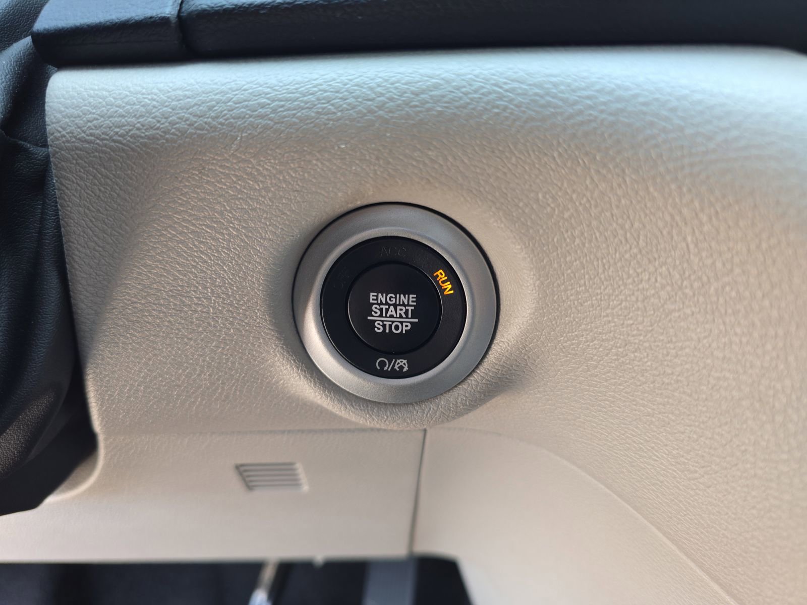 Used 2023 Chrysler Pacifica Touring-L image 26