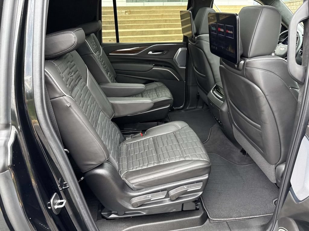 Used 2024 Cadillac Escalade ESV Sport Platinum w/ LPO, ONYX Package AWD/4WD image 11