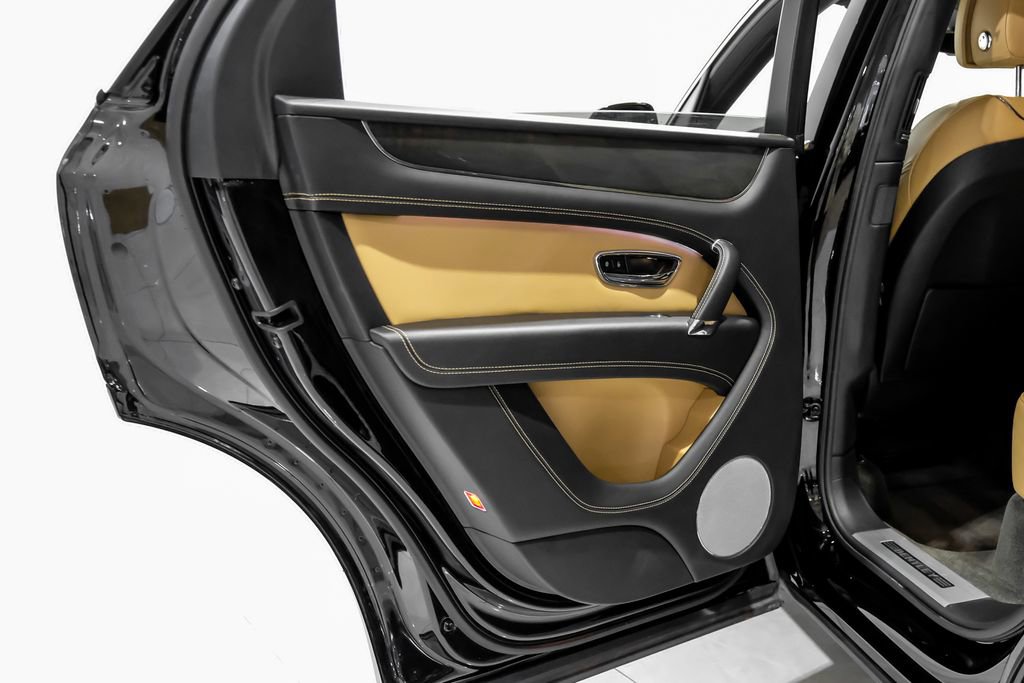 Used 2019 Bentley Bentayga image 39