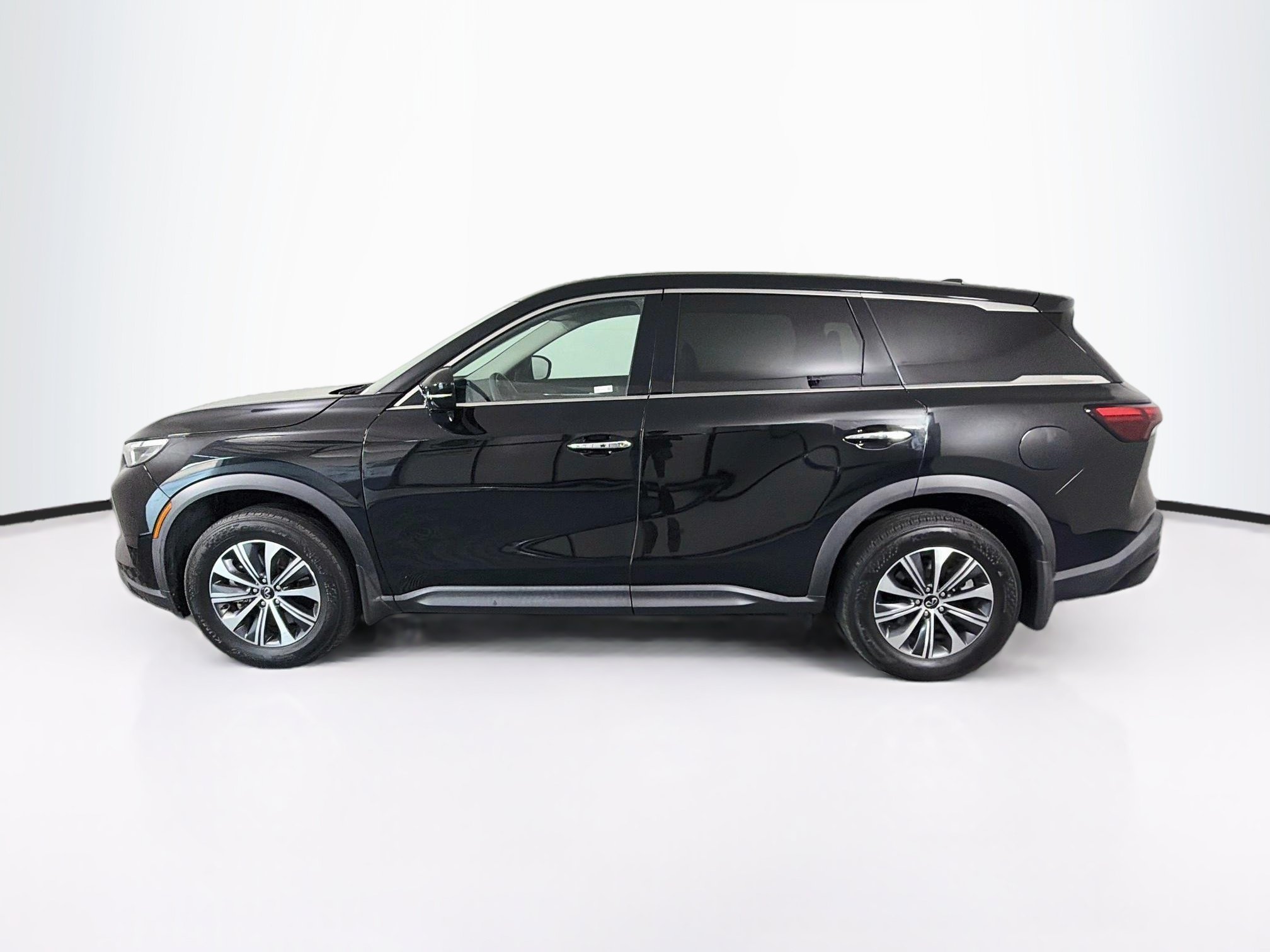 Used 2023 INFINITI QX60 Pure FWD image 4