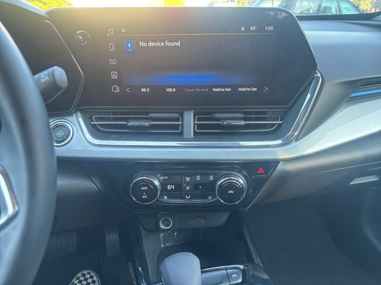 Used 2025 Chevrolet Trax LT w/ LT Convenience Package FWD image 17