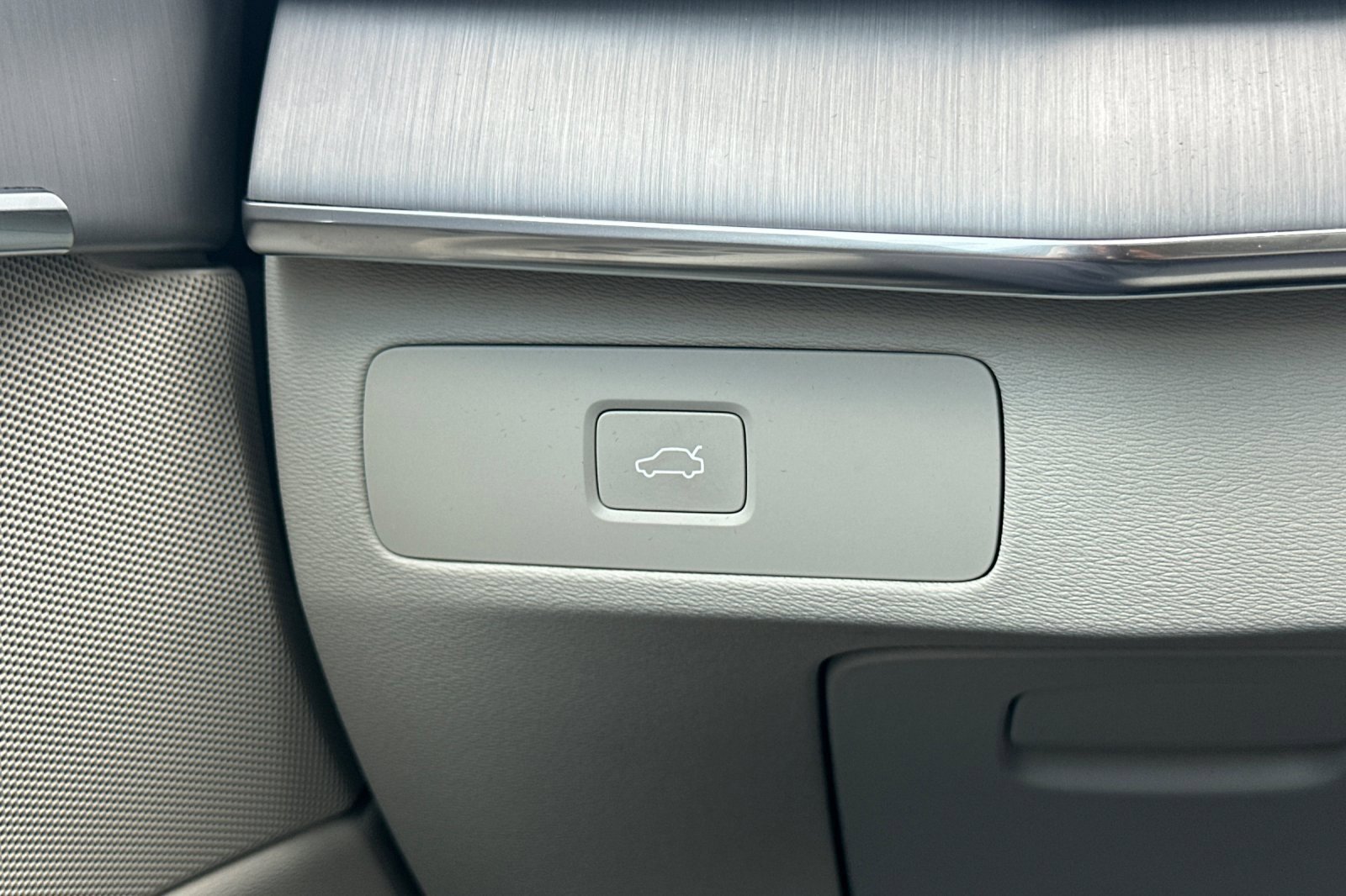 Certified 2025 Volvo XC90 B5 Core w/ Protection Package Premier image 32