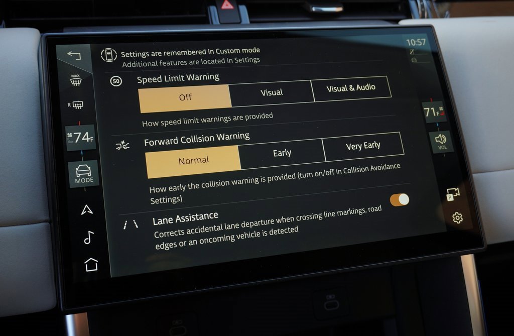 New 2025 Land Rover Discovery Sport S image 20