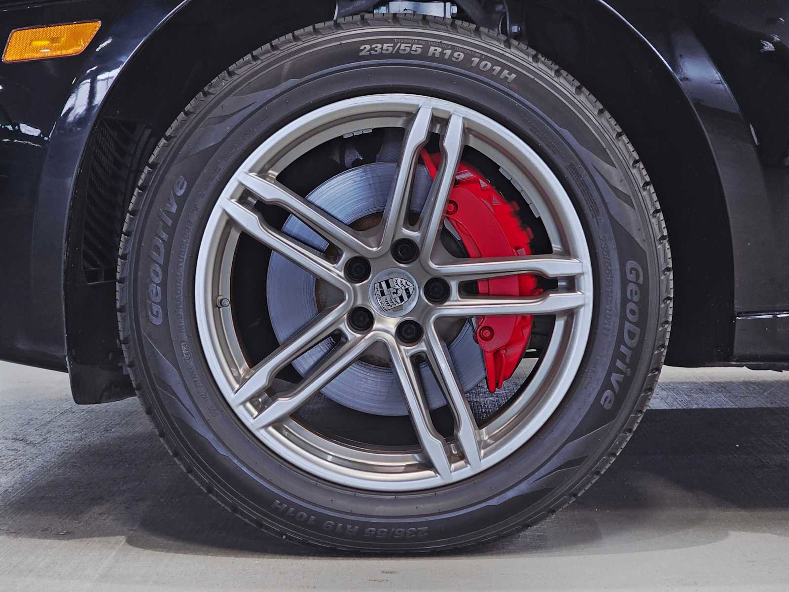 Used 2016 Porsche Macan Turbo w/ Premium Package Plus image 8