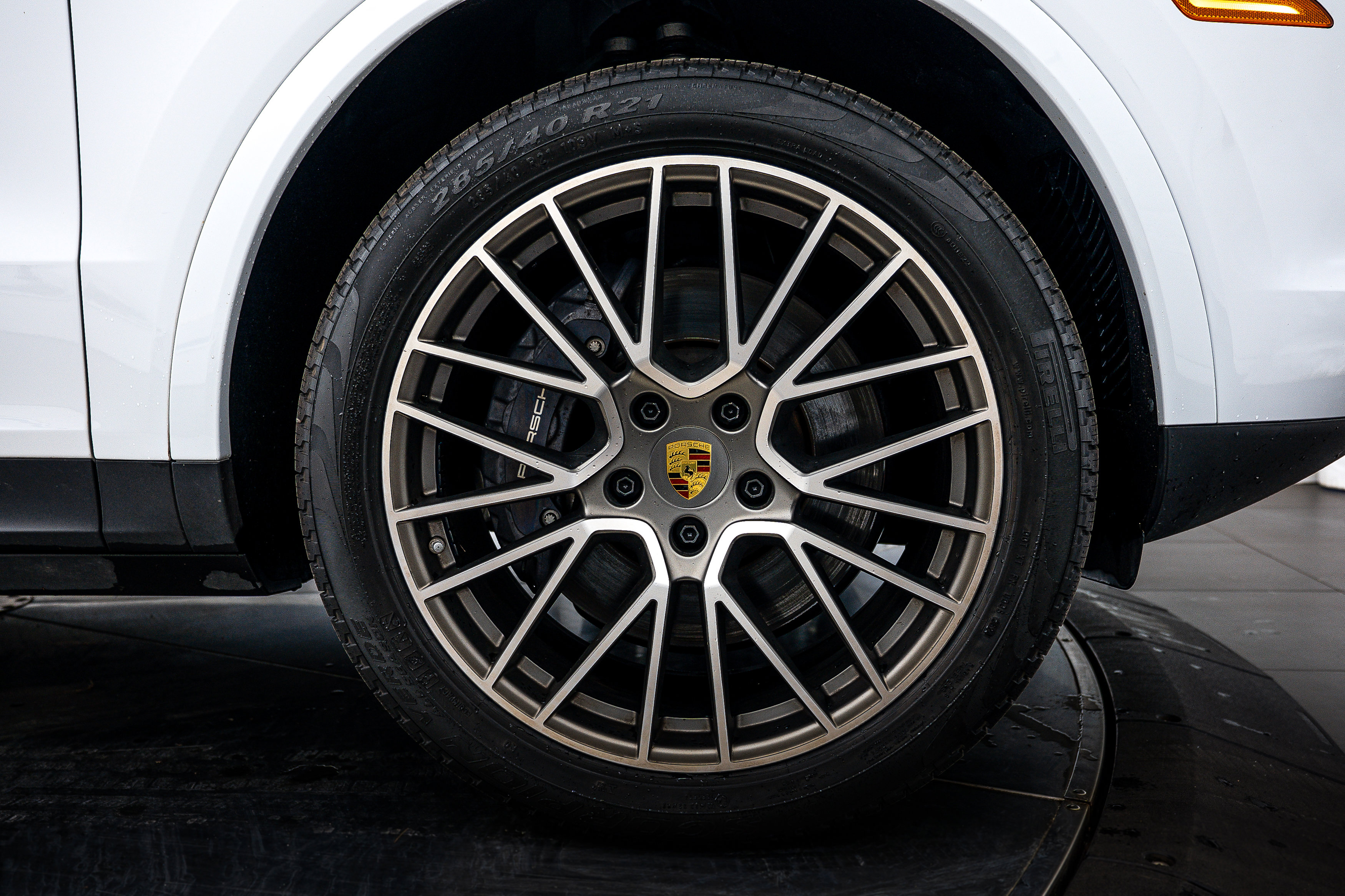 Certified 2023 Porsche Cayenne Platinum Edition image 11