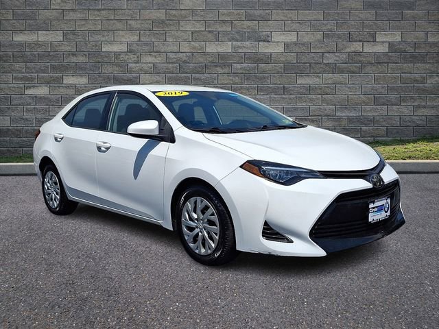 Used 2019 Toyota Corolla LE FWD image 1