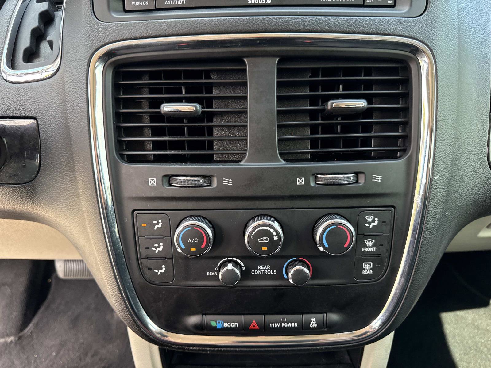 Used 2020 Dodge Grand Caravan SE w/ UConnect Hands-Free Group image 24