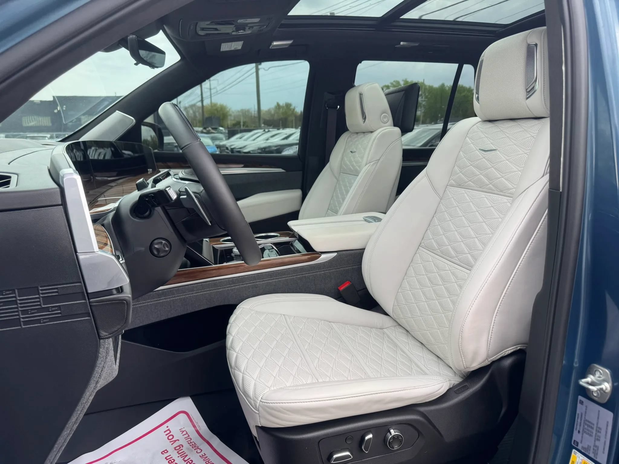 Used 2025 Cadillac Escalade Sport Platinum w/ LPO, Floor Liner Package AWD/4WD image 13