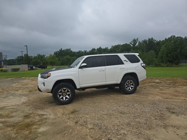 Used 2019 Toyota 4Runner TRD Off-Road AWD/4WD image 3