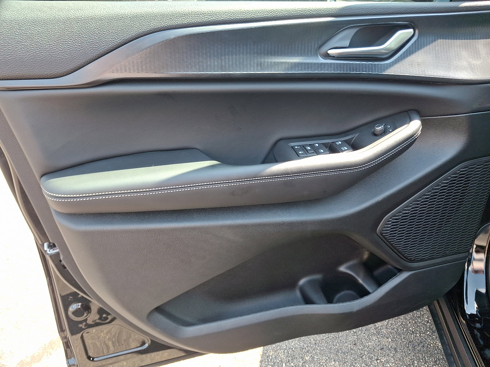 New 2025 Jeep Grand Cherokee L Altitude image 10