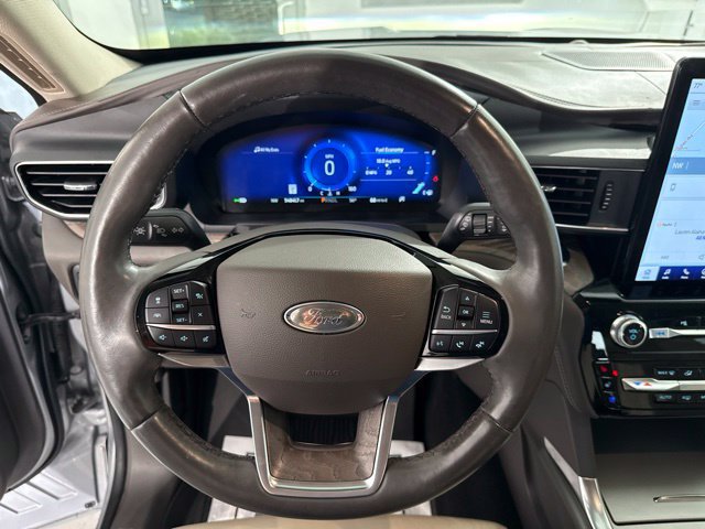 Used 2022 Ford Explorer Platinum w/ Equipment Group 601A AWD/4WD image 27
