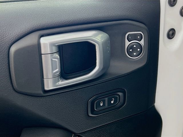 Used 2023 Jeep Wrangler Sahara image 9