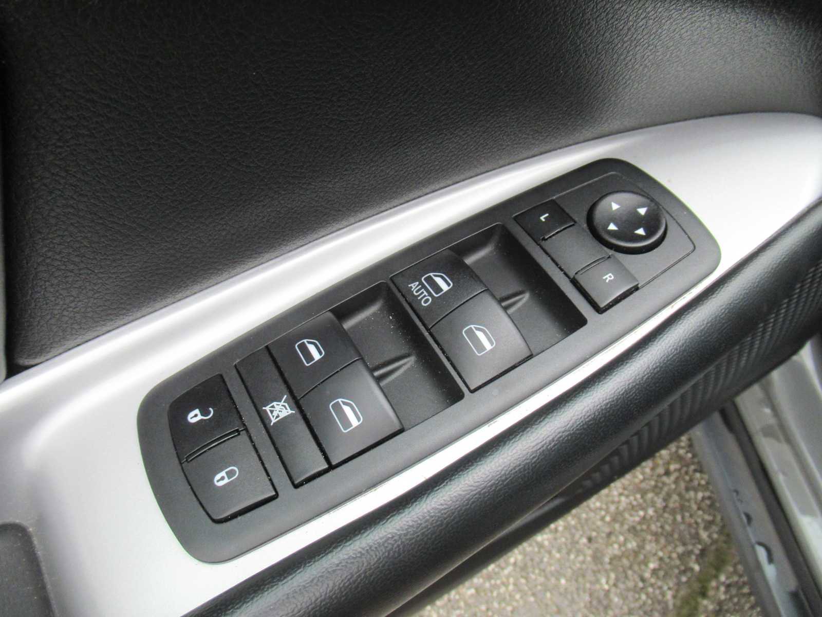 Used 2020 Dodge Journey SE w/ SE Popular Equipment Group image 16