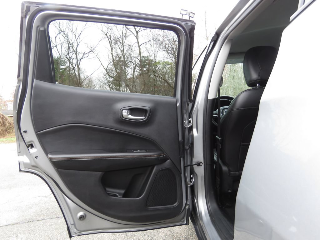 Used 2019 Jeep Compass Latitude w/ Popular Equipment Group AWD/4WD image 18