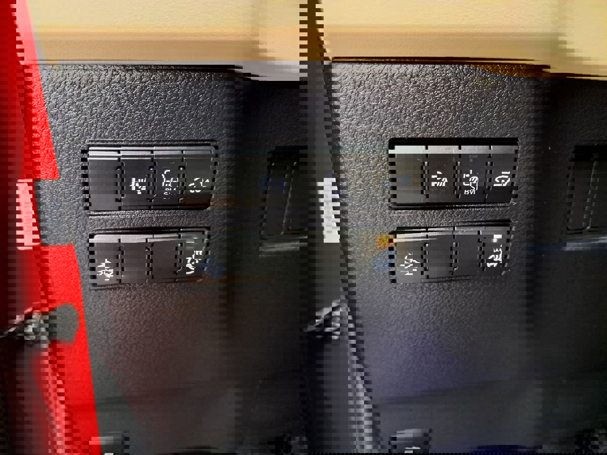 Used 2016 Lexus NX 300h AWD image 18