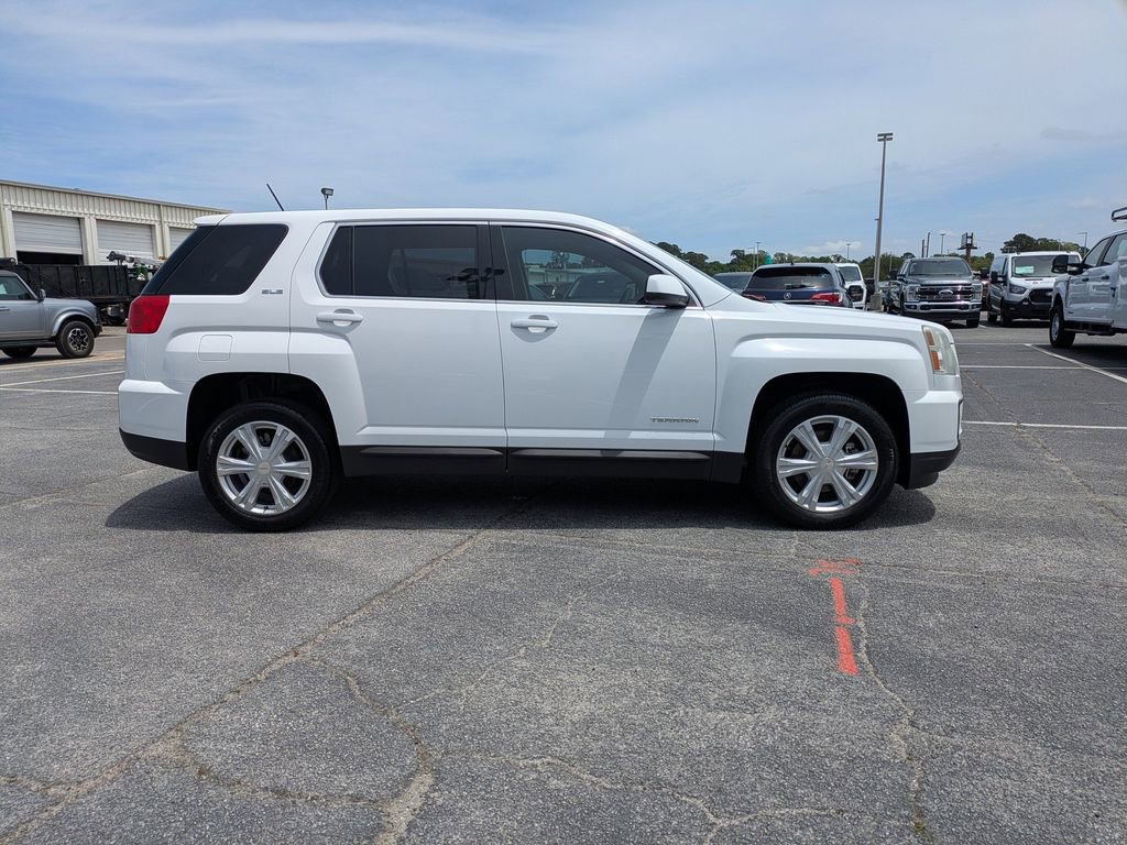 Used 2017 GMC Terrain SLE FWD image 3