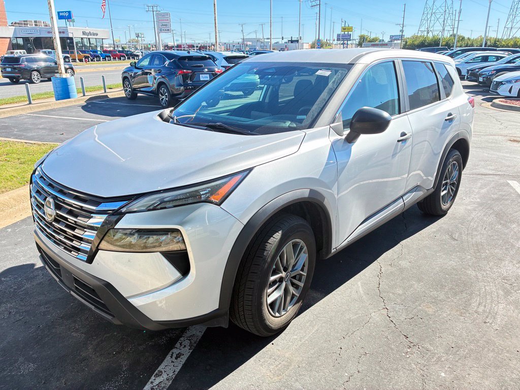 Used 2024 Nissan Rogue S FWD image 2