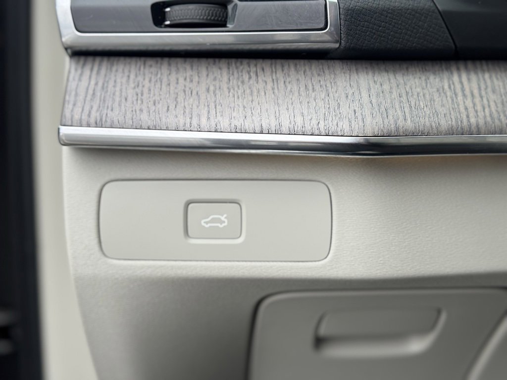 Used 2024 Volvo XC90 B6 Plus w/ Protection Package Premier image 21