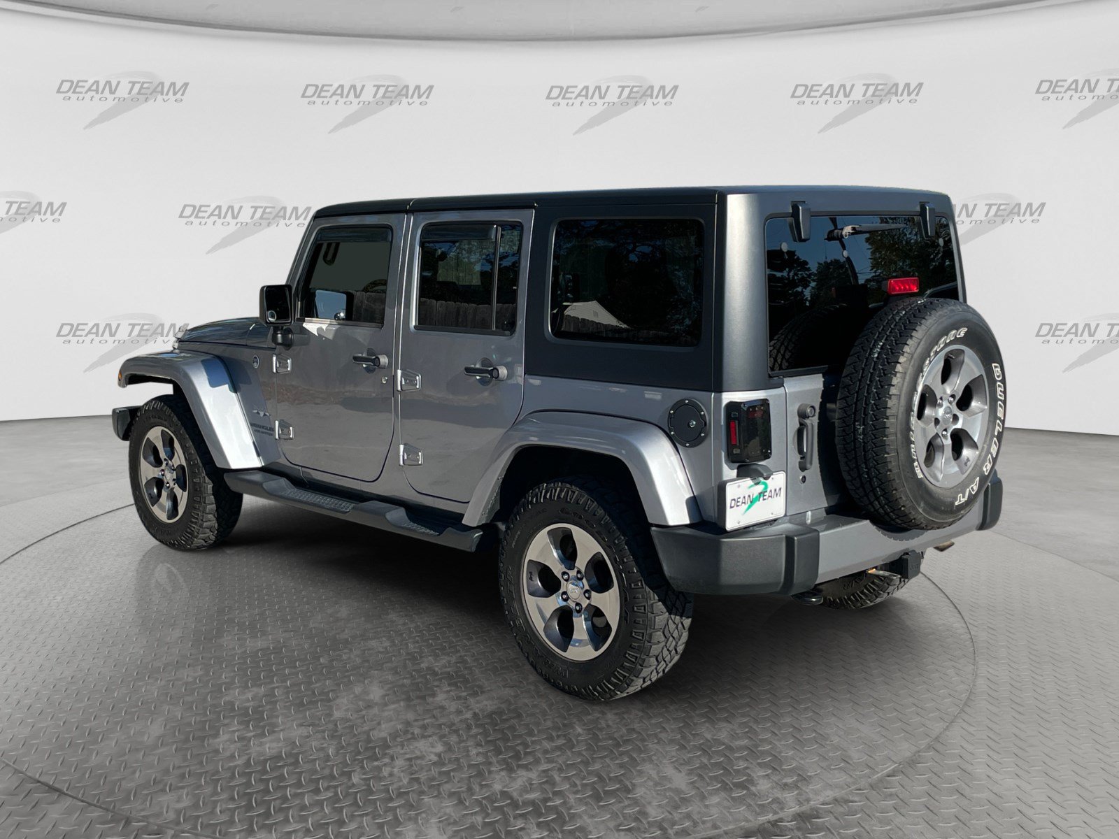 Used 2017 Jeep Wrangler Unlimited Sahara w/ Connectivity Group AWD/4WD image 5