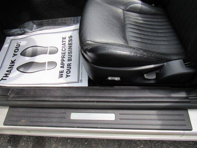 Used 2005 Ford Thunderbird RWD image 18