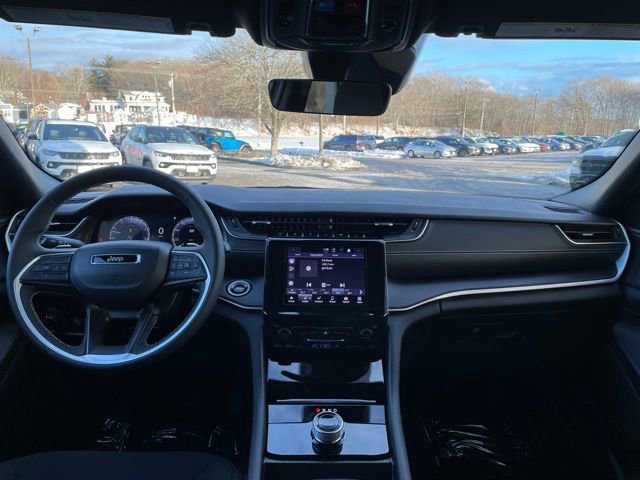 Used 2025 Jeep Grand Cherokee Laredo X image 14