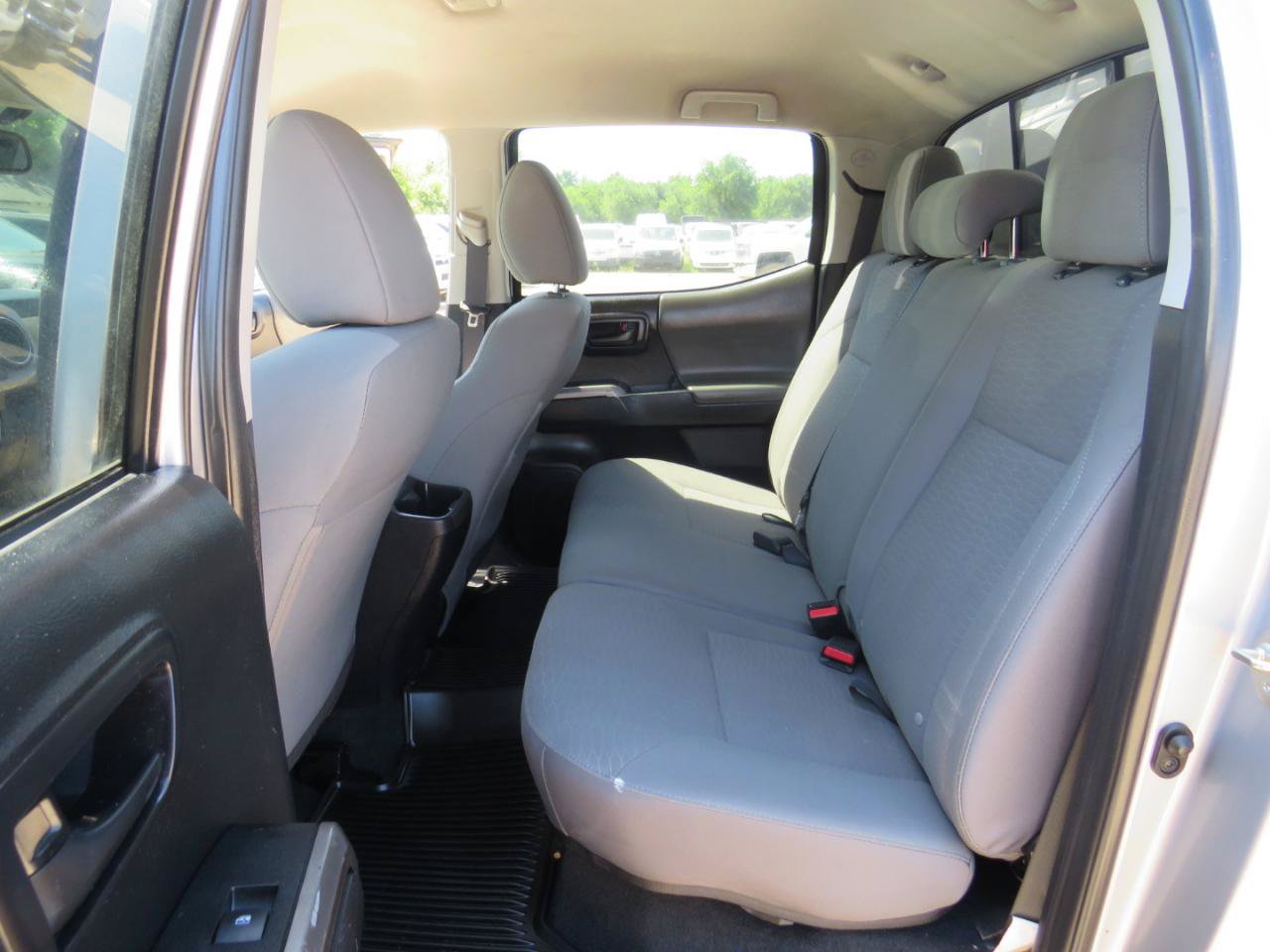 Used 2017 Toyota Tacoma SR5 w/ Tow Package RWD image 21