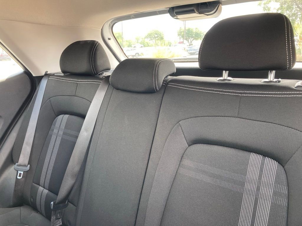 Used 2025 Hyundai Venue SEL FWD image 10