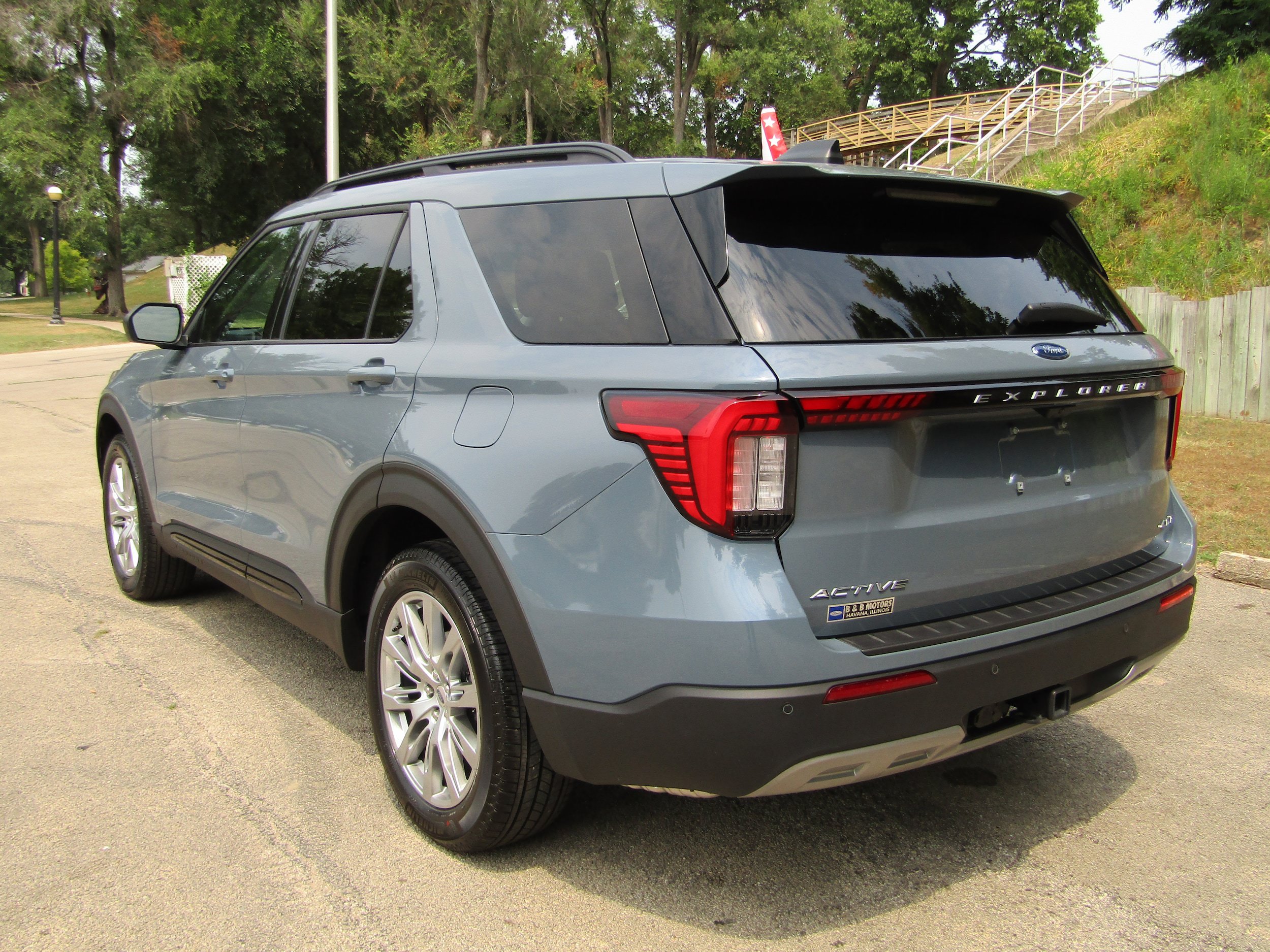 New 2026 Ford Explorer Active w/ Active Comfort Package AWD/4WD image 2