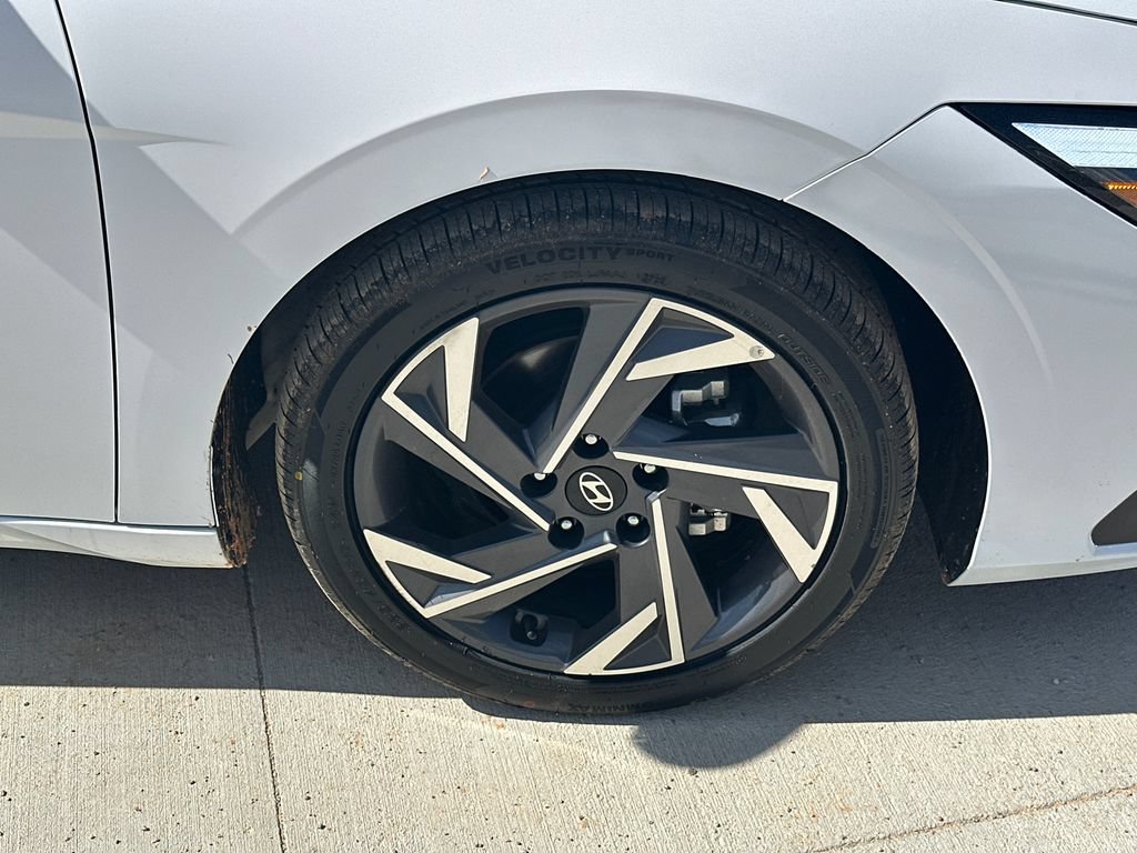 Certified 2025 Hyundai Elantra Sport FWD image 12