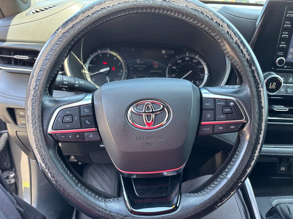Used 2021 Toyota Highlander XSE FWD image 16