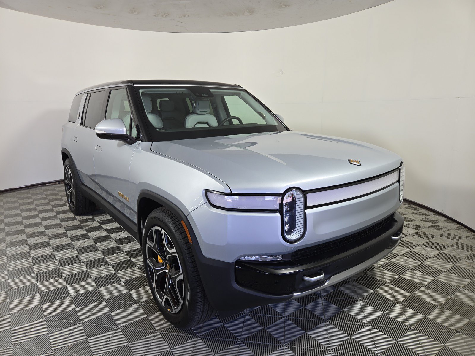 Used 2024 Rivian R1S Adventure AWD/4WD image 7