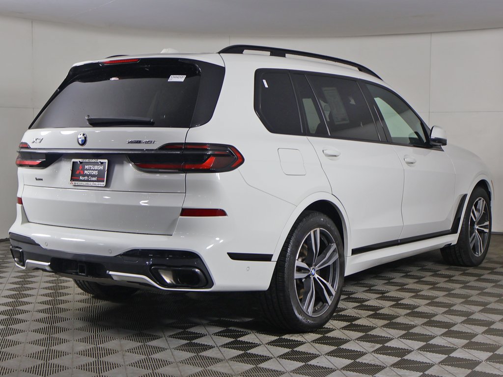 Used 2024 BMW X7 xDrive40i w/ M Sport Package AWD/4WD image 12