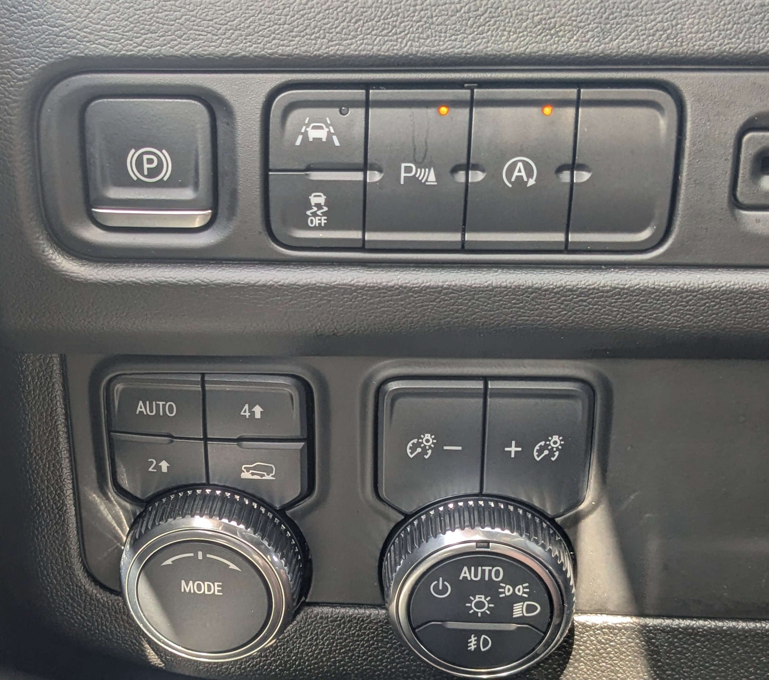 Used 2024 GMC Yukon SLT image 35