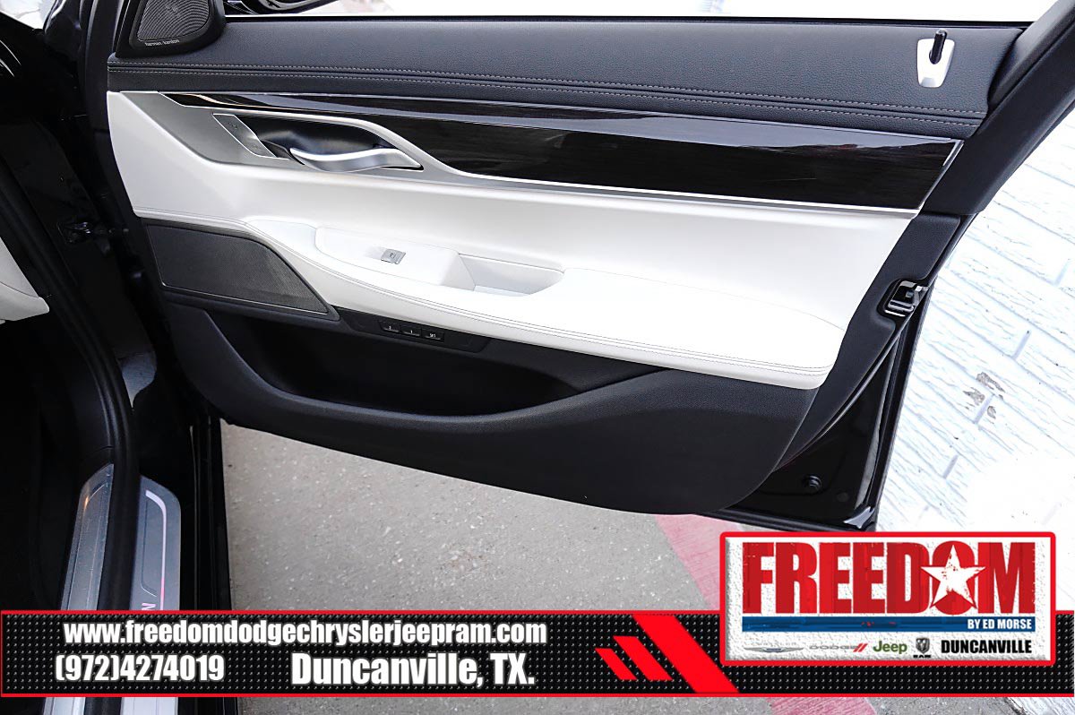 Used 2021 BMW 740i w/ Premium Package RWD image 43