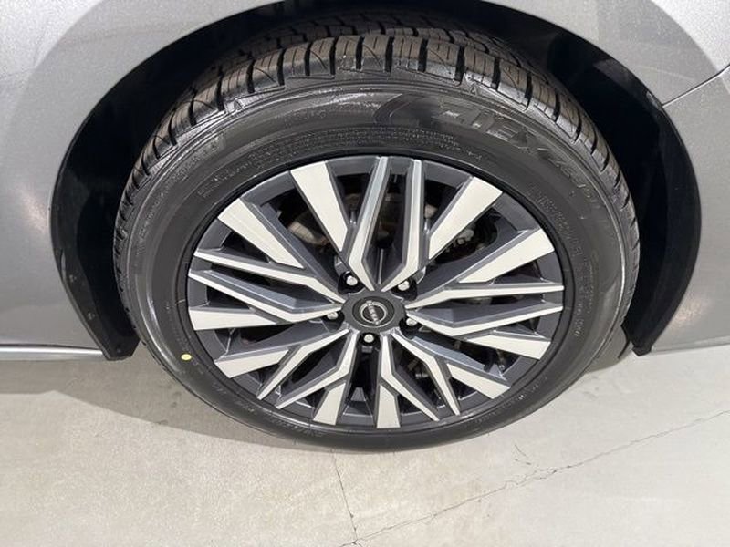 Used 2024 Nissan Altima 2.5 SV image 16