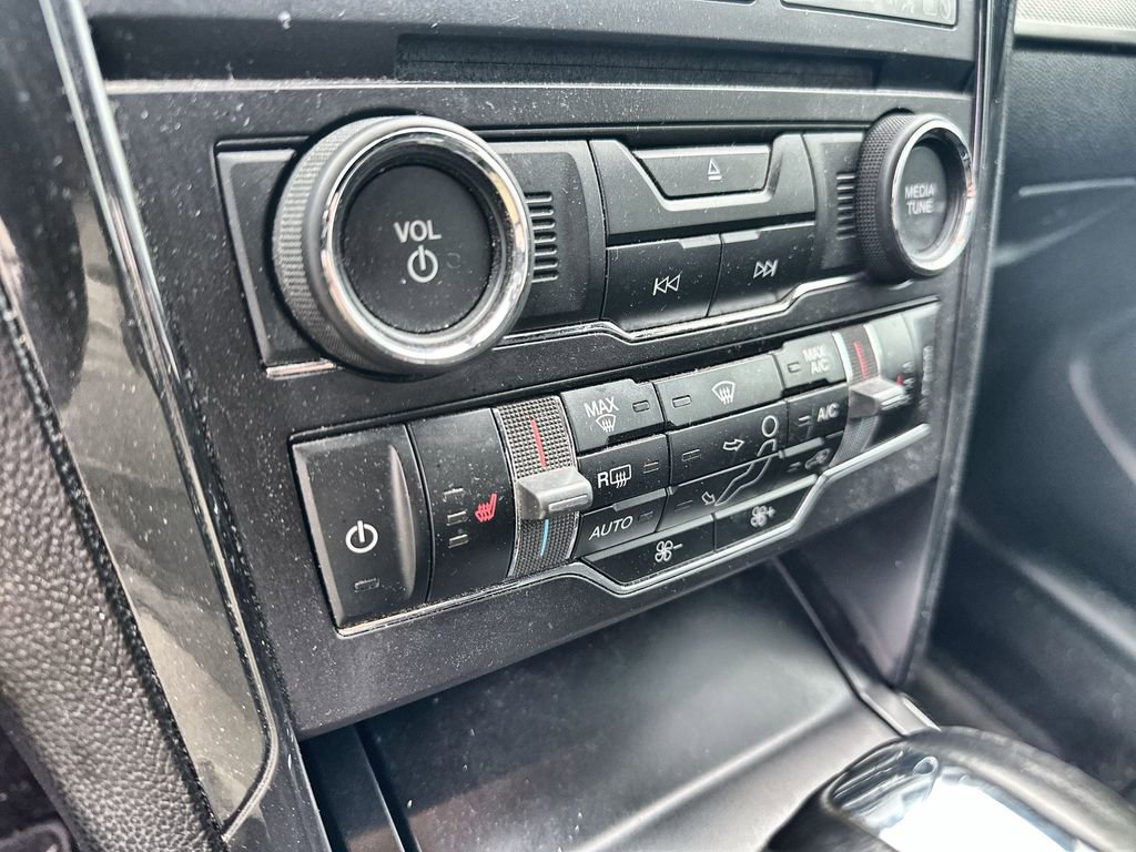 Used 2018 Ford Explorer XLT w/ Equipment Group 202A FWD image 12