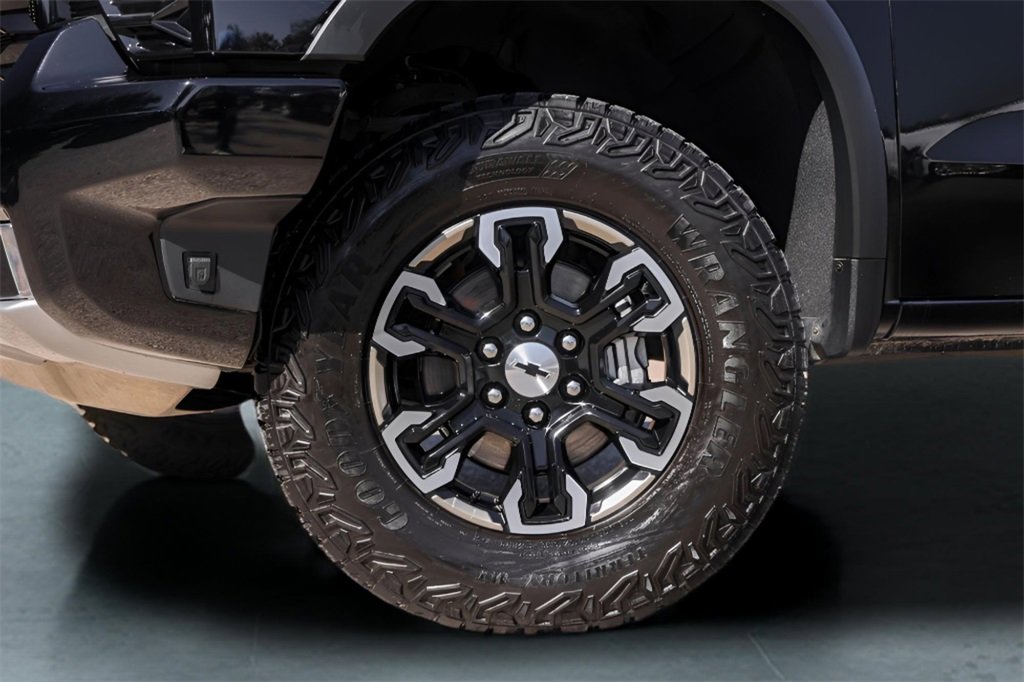 Certified 2025 Chevrolet Silverado 1500 ZR2 w/ Technology Package image 4