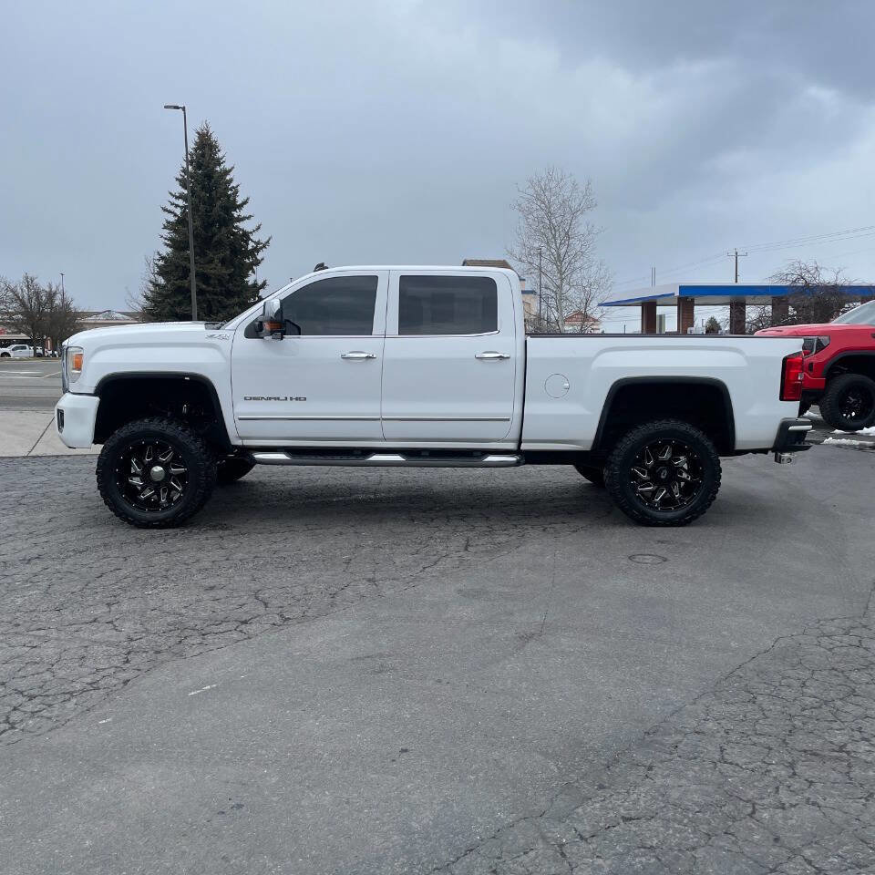 Used 2015 GMC Sierra 2500 Denali w/ Duramax Plus Package image 2