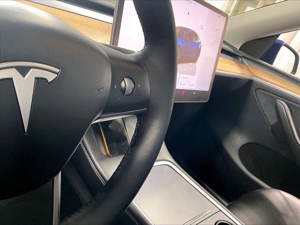 Used 2024 Tesla Model Y Long Range AWD/4WD image 24