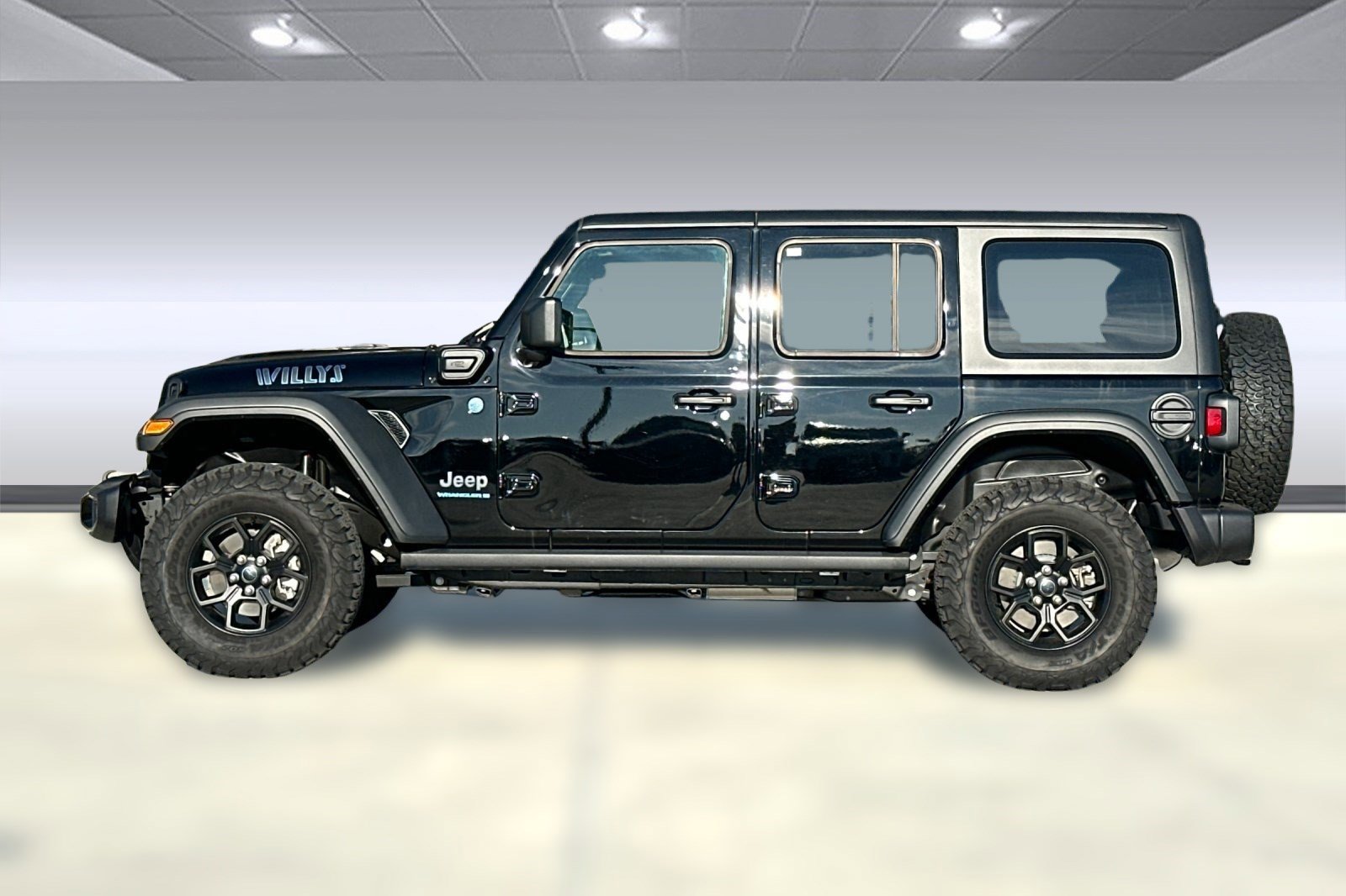 Used 2025 Jeep Wrangler Willys image 2
