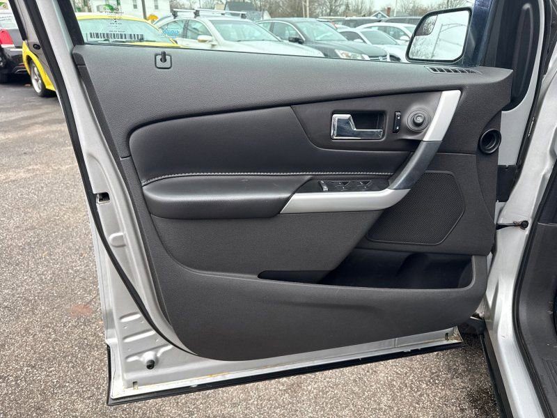 Used 2013 Ford Edge SE image 9