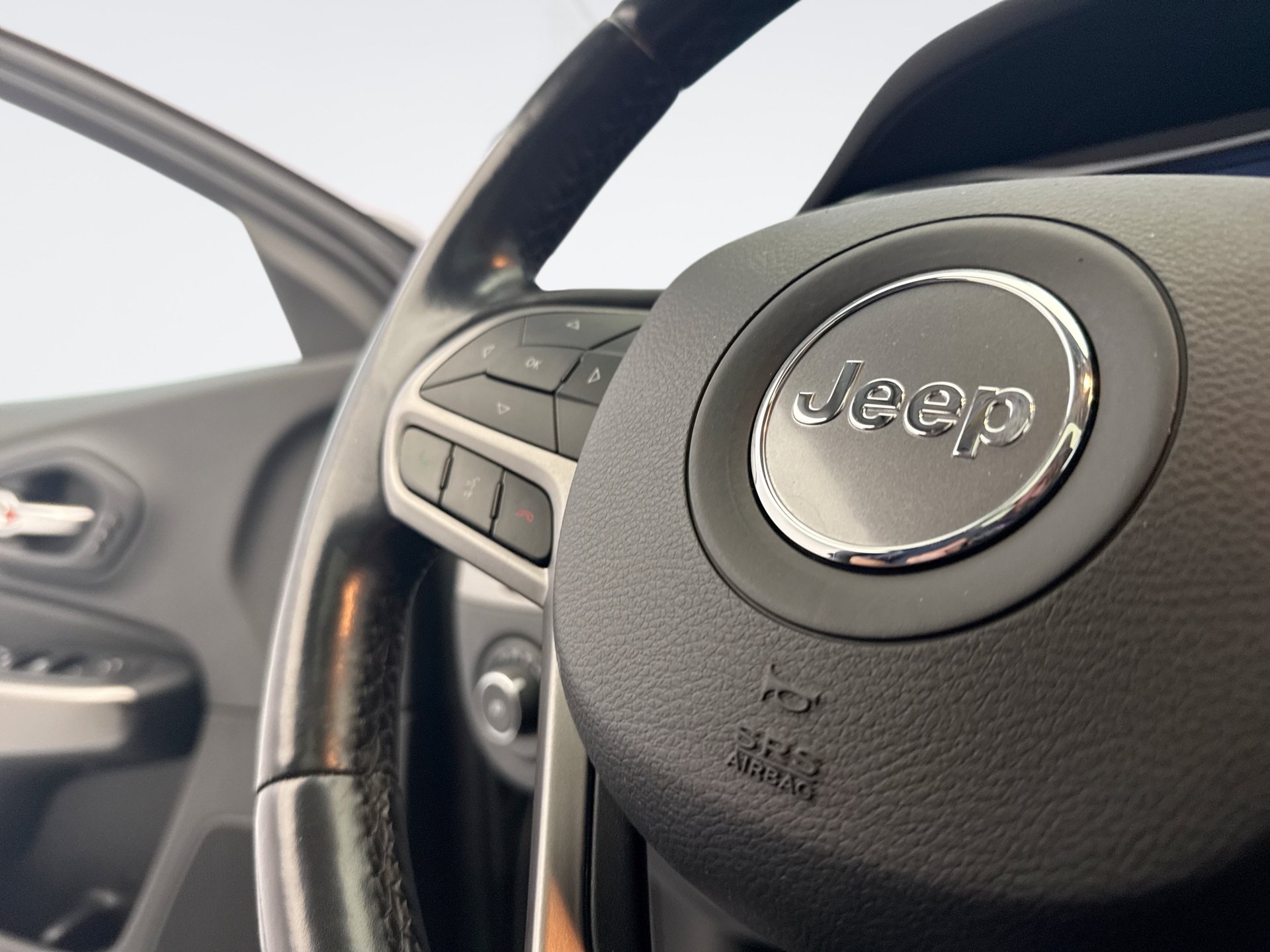 Used 2020 Jeep Cherokee Limited AWD/4WD image 18
