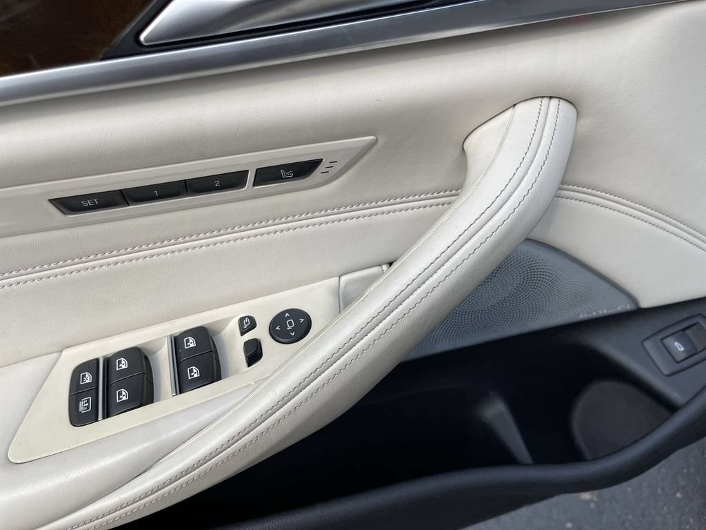 Used 2020 BMW M550i xDrive AWD/4WD image 13