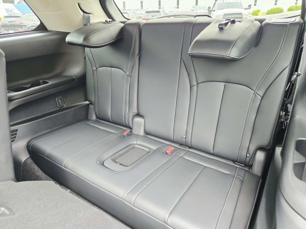 Used 2026 INFINITI QX60 Luxe w/ Cargo Package FWD image 14