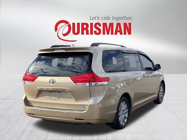 Used 2011 Toyota Sienna XLE image 2