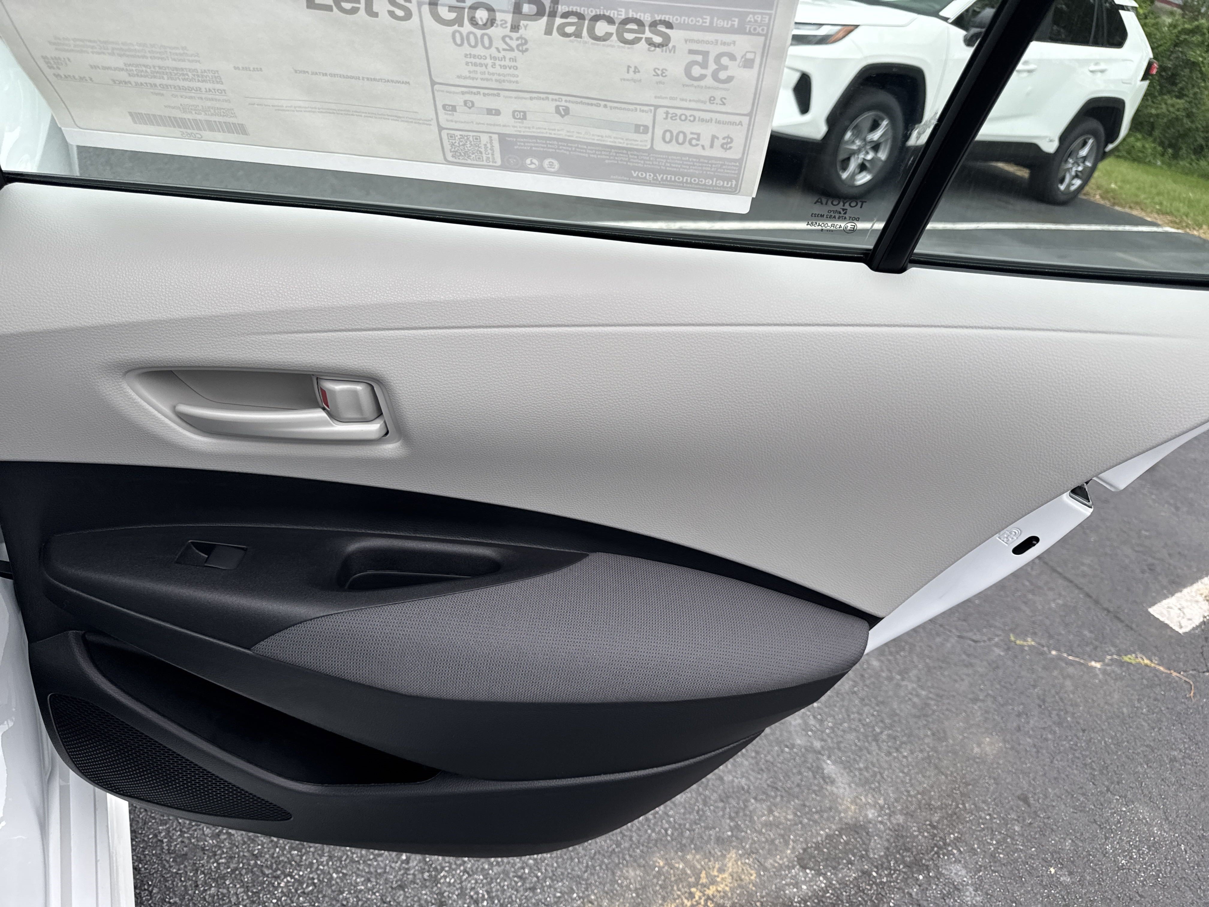 New 2025 Toyota Corolla LE w/ Convenience Package FWD image 30