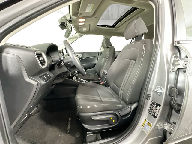 Used 2023 Hyundai Venue SEL w/ Cargo Package FWD image 4