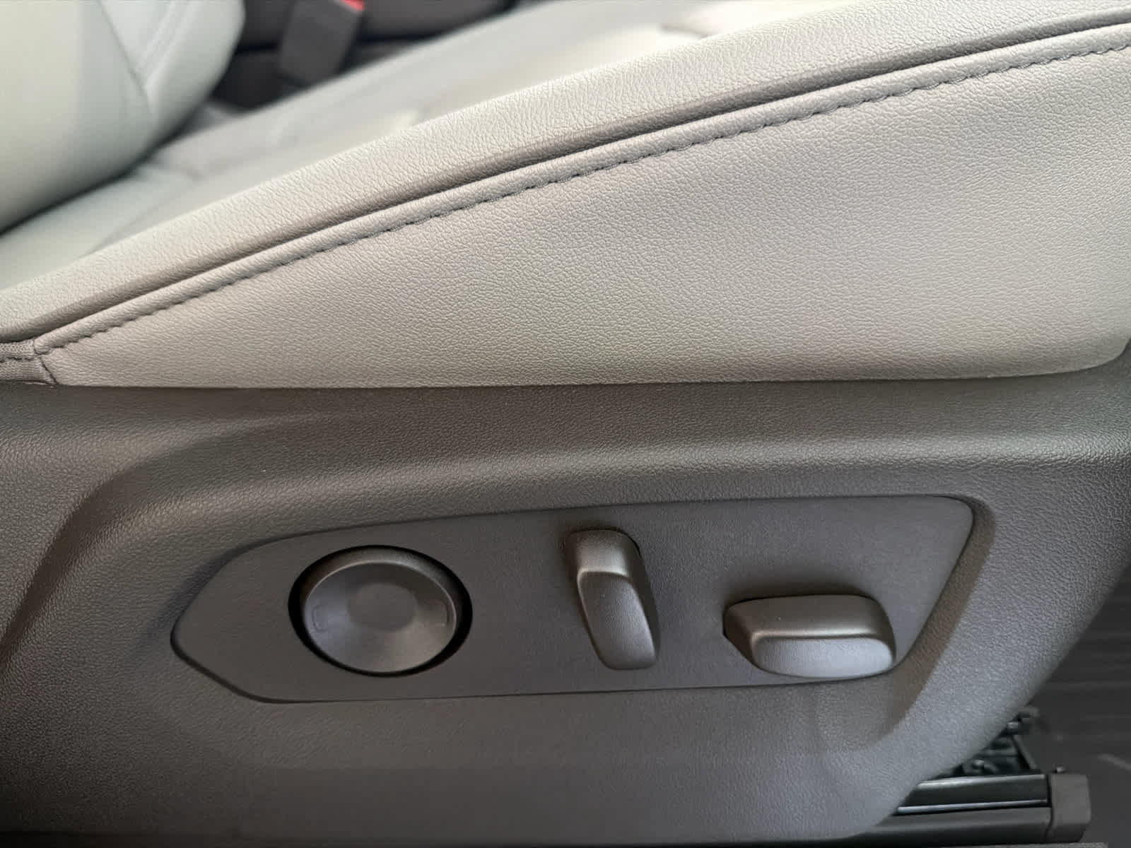 New 2026 GMC Yukon XL Elevation w/ LPO, Floor Liner Package image 34