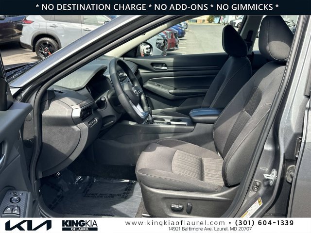 Used 2025 Nissan Altima 2.5 SV FWD image 21